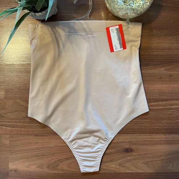 Spanx Shapewear High Waisted Thong. - Picture 3 of 8